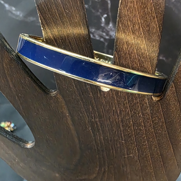 Kate Spade New York True Blue Enamel Gold Hinged Bangle Bracelet - Picture 2 of 5